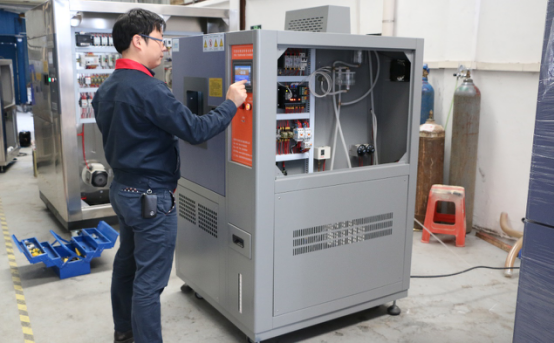 正航儀器專業工程師為東方電氣集團進行設備調試