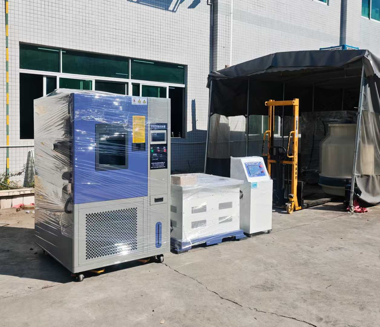 408L恒溫恒濕箱送貨深圳做散熱風(fēng)扇客戶公司